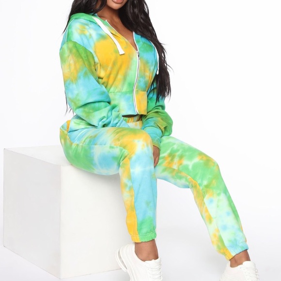 Fashion Nova Yoga & Chill Set - Picture 9 of 10